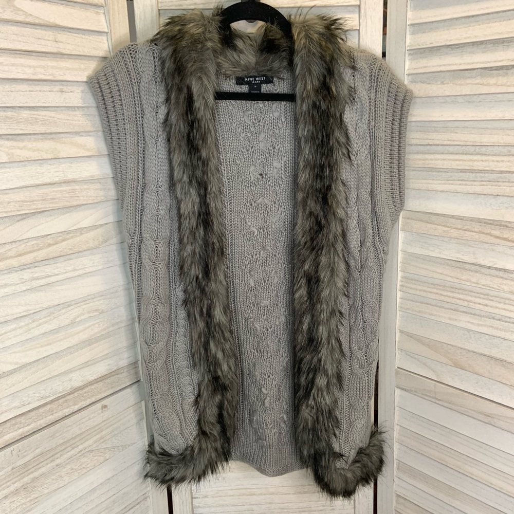 Nine West Jeans Gray Cable Knit Faux Fur Trim Open Sleeveless Cardigan Sweater